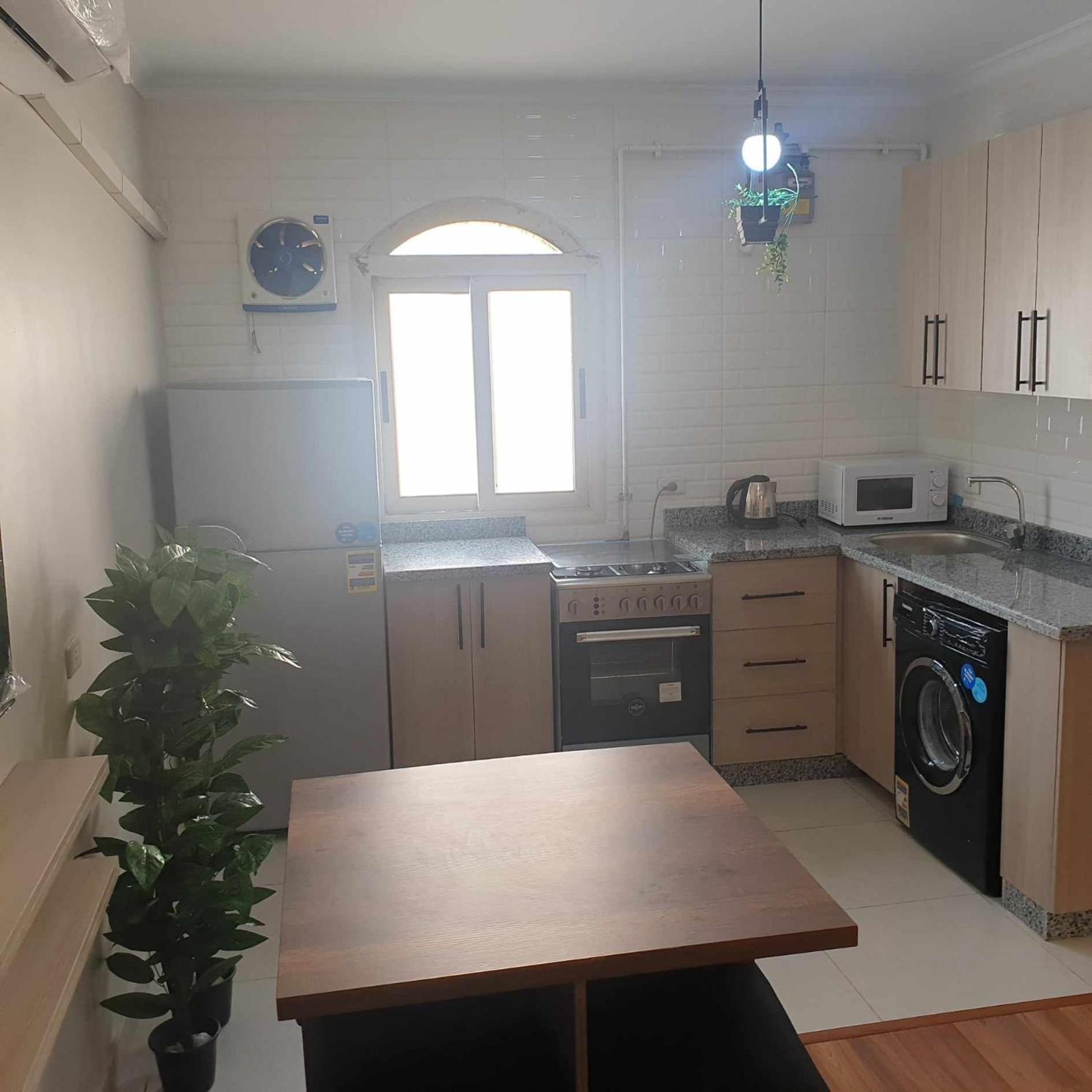 Akhnaton St New